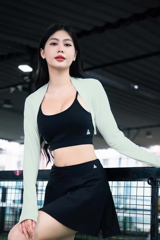 Tạm biệt áo khoác oversized, đã đến lúc áo khoác lửng lên ngôi- Ảnh 2.