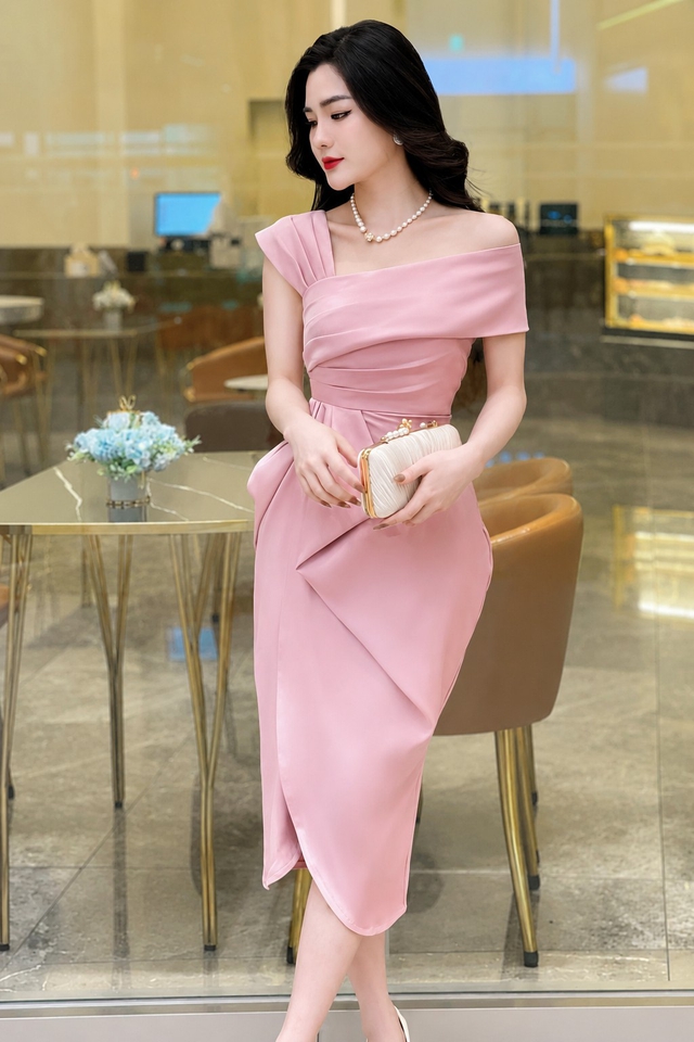 Gợi cảm, tinh tế với đầm xẻ tà- Ảnh 1.