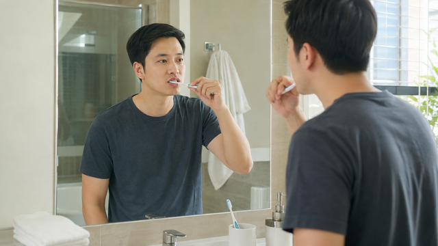  Nên đánh răng trước hay sau khi ăn sáng? - Ảnh 1.