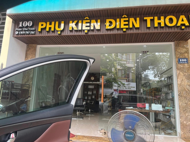 Bố tên Điện, mẹ tên Sim, con tên Thoại ghép lại thành 'sim điện thoại' gây 'sốt' - Ảnh 2.