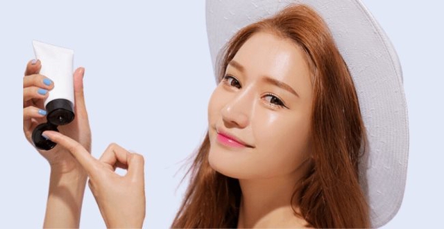 Mẹo bôi lại kem chống nắng cực nhanh không gây vón cục hay hỏng lớp makeup- Ảnh 3.