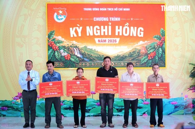 'Kỳ nghỉ hồng' mang niềm vui về v&ugrave;ng bi&ecirc;n giới Đắk Lắk - Ảnh 4.