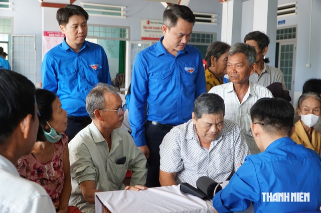 'Kỳ nghỉ hồng' mang niềm vui về v&ugrave;ng bi&ecirc;n giới Đắk Lắk - Ảnh 5.