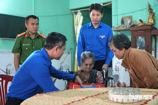 'Kỳ nghỉ hồng' mang niềm vui về v&ugrave;ng bi&ecirc;n giới Đắk Lắk - Ảnh 6.
