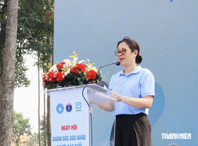 Hơn 1.000 người cao tuổi được khám sức khỏe miễn phí tại công viên Tao Đàn - Ảnh 6.
