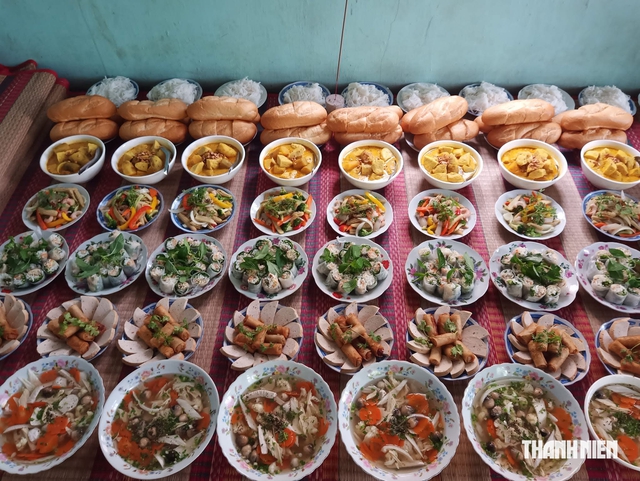 ‘Xà bần’ ở miền Tây là món gì mà muốn ăn phải chờ, không thể mua?- Ảnh 1.
