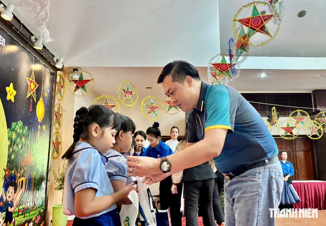 Trung thu đến sớm với trẻ em Cần Giờ- Ảnh 2.