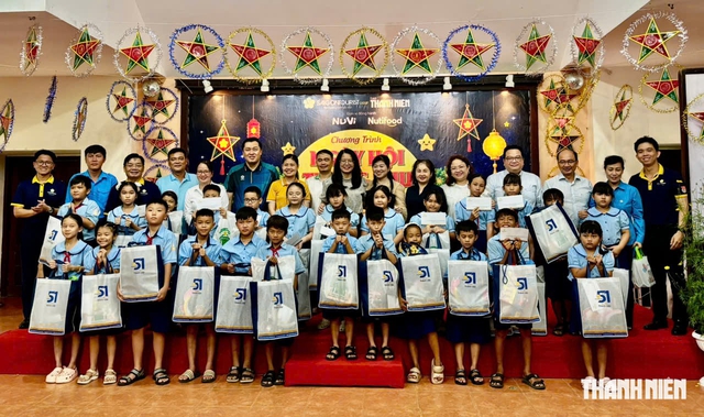 Trung thu đến sớm với trẻ em Cần Giờ- Ảnh 4.