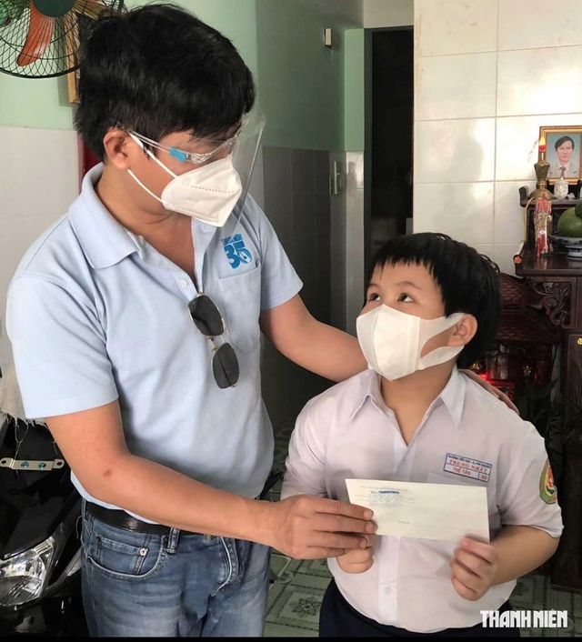 Đường kim mũi chỉ của người mẹ hiền và nỗi lo học phí cho con- Ảnh 3.