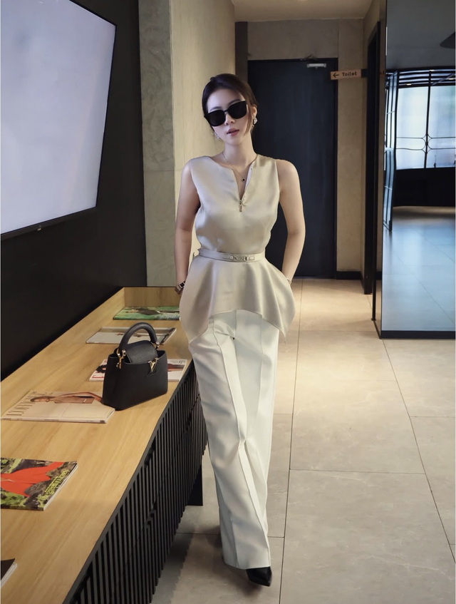 &Aacute;o peplum biến mọi v&oacute;c d&aacute;ng th&agrave;nh 'đồng hồ c&aacute;t'  - Ảnh 7.