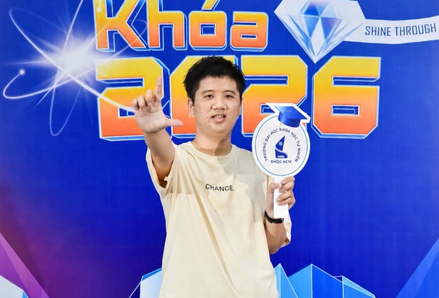 Những tân sinh viên nổi tiếng nhập học trường nào? - Ảnh 1.