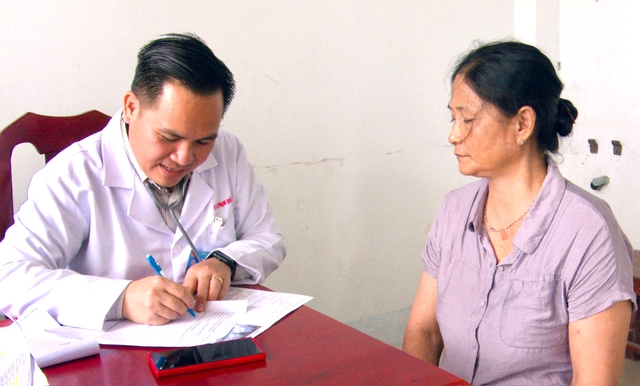 Cà Mau đưa việc chăm sóc sức khỏe ban đầu đến gần dân hơn - Ảnh 2.