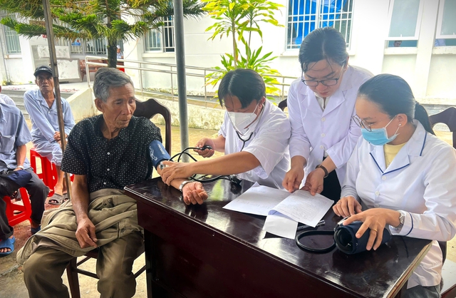 Cà Mau đưa việc chăm sóc sức khỏe ban đầu đến gần dân hơn - Ảnh 3.