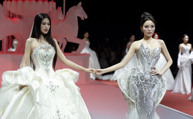 Kỳ Duyên và Thiên Ân thân thiết trong show diễn áo cưới - Ảnh 3.