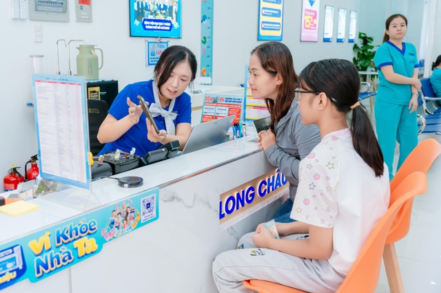 Vắc xin HPV gi&uacute;p nước Anh tiến gần mục ti&ecirc;u loại trừ ung thư cổ tử cung - Ảnh 2.