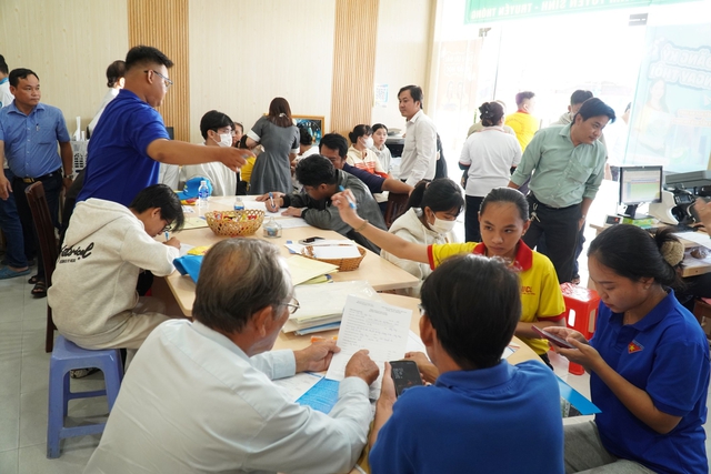 Trường ĐH Cửu Long đồng h&agrave;nh c&ugrave;ng t&acirc;n sinh vi&ecirc;n từ ng&agrave;y đầu nhập học- Ảnh 3.