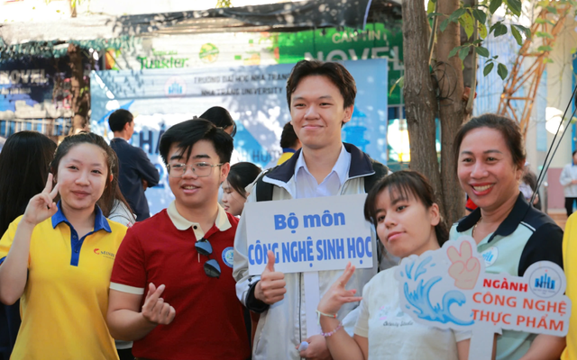 Những tân sinh viên nổi tiếng nhập học trường nào? - Ảnh 2.
