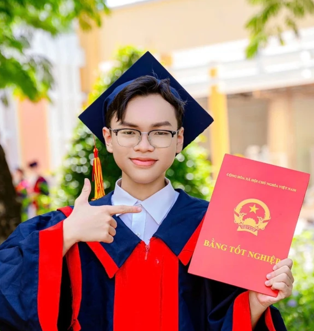Những tân sinh viên nổi tiếng nhập học trường nào? - Ảnh 3.