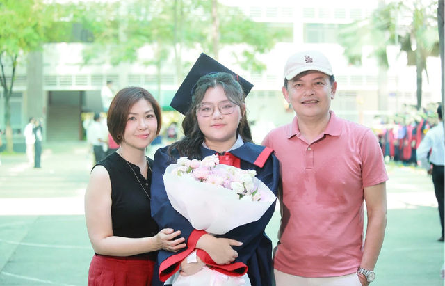 Những tân sinh viên nổi tiếng nhập học trường nào? - Ảnh 4.