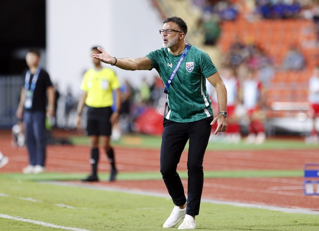 Thái Lan gọi gấp nhân tố bí ẩn 73 tuổi tái đấu Việt Nam tại FIFA ASEAN Cup, chia tay Khemdee- Ảnh 1.