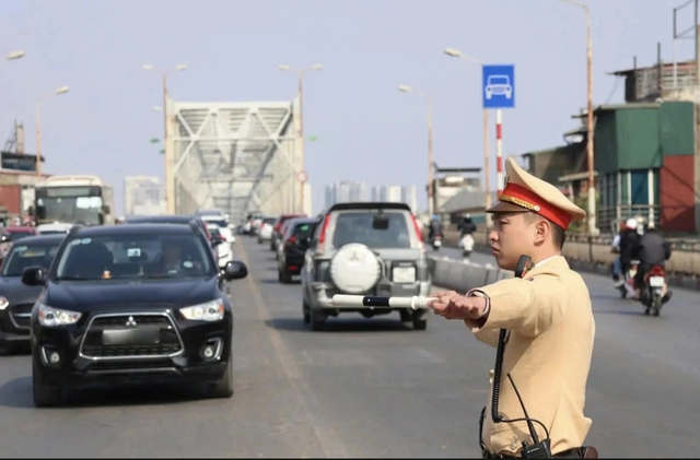 Bật xi-nhan trước khi rẽ bao nhi&ecirc;u m&eacute;t mới đ&uacute;ng luật? - Ảnh 3.