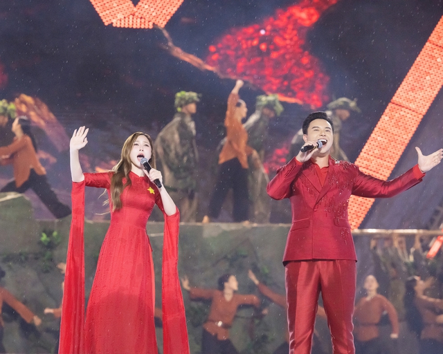 'Kh&uacute;c giao tranh' giữa Hương Tr&agrave;m v&agrave; V&otilde; Hạ Tr&acirc;m - Ảnh 1.