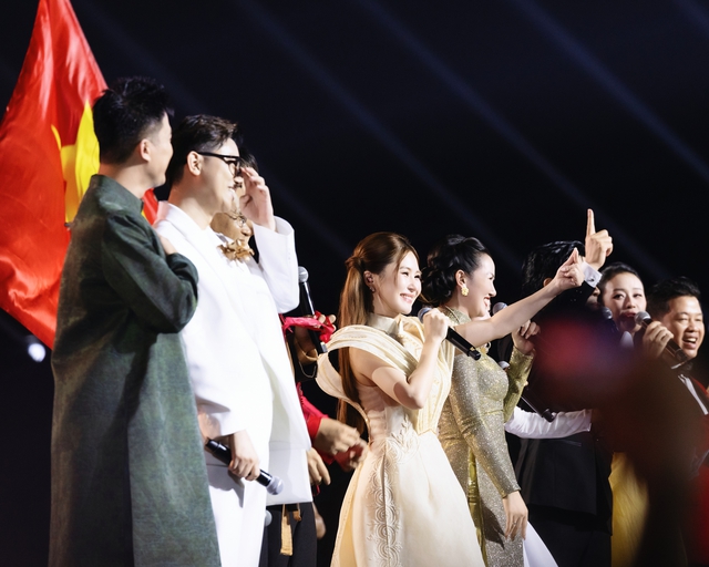 'Kh&uacute;c giao tranh' giữa Hương Tr&agrave;m v&agrave; V&otilde; Hạ Tr&acirc;m - Ảnh 7.