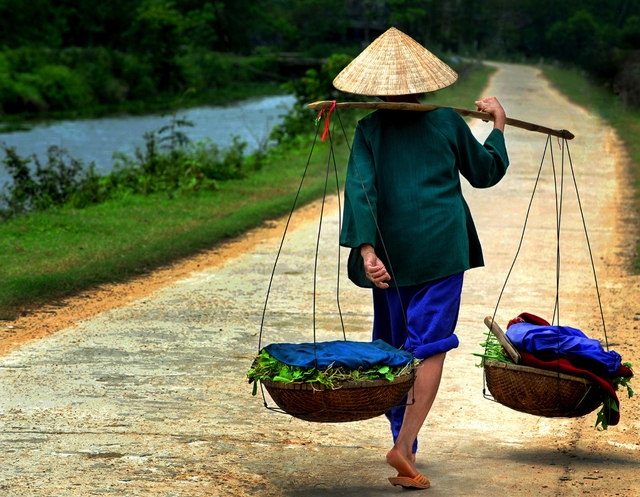 M&ugrave;a Vu Lan, Trần Thế Phong ra mắt s&aacute;ch ảnh 'Mẹ'- Ảnh 2.