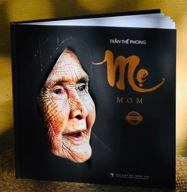M&ugrave;a Vu Lan, Trần Thế Phong ra mắt s&aacute;ch ảnh 'Mẹ'- Ảnh 1.