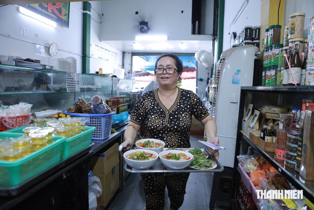 Quán chay giá bình dân ở TP.HCM: Bán 1.000 phần/ngày, ngày rằm gấp đôi - Ảnh 9.