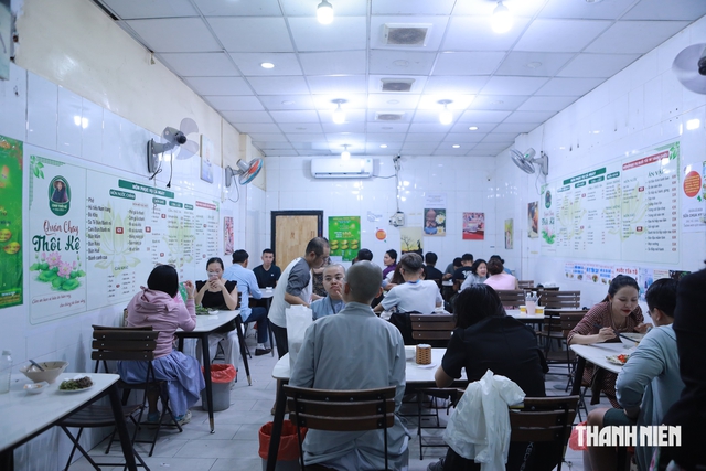 Quán chay giá bình dân ở TP.HCM: Bán 1.000 phần/ngày, ngày rằm gấp đôi - Ảnh 4.