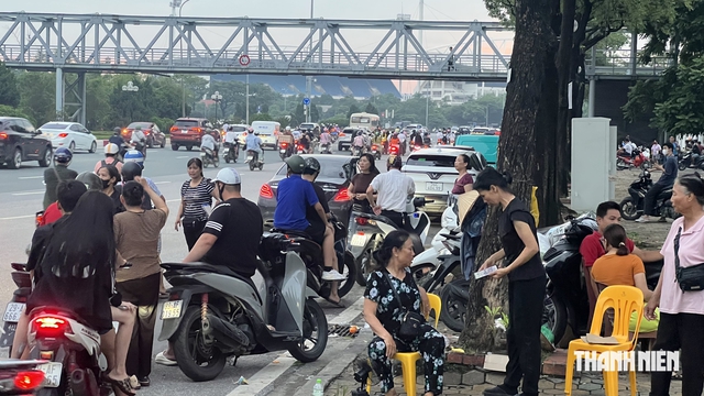 7 triệu đồng/cặp vé chợ đen chung kết lượt về Việt Nam - Thái Lan, dân phe vào mùa ‘làm ăn’
- Ảnh 2.