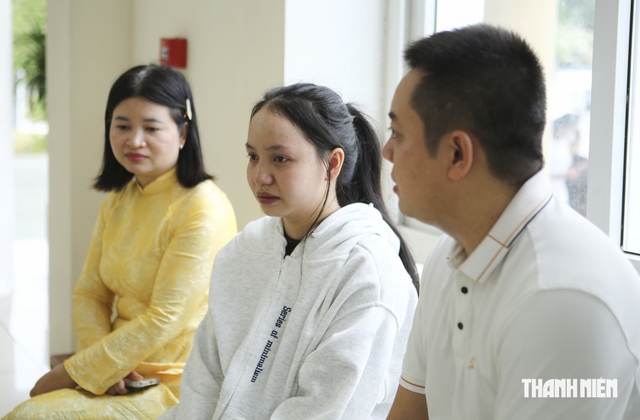Xin gi&uacute;p nữ sinh vi&ecirc;n mồ c&ocirc;i y&ecirc;n t&acirc;m đến giảng đường- Ảnh 2.