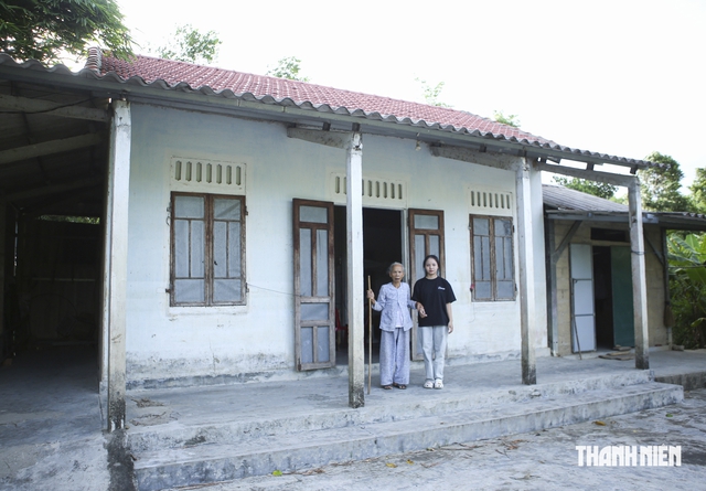 Xin gi&uacute;p nữ sinh vi&ecirc;n mồ c&ocirc;i y&ecirc;n t&acirc;m đến giảng đường- Ảnh 3.