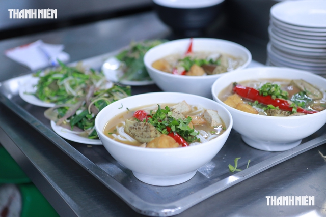 Quán chay giá bình dân ở TP.HCM: Bán 1.000 phần/ngày, ngày rằm gấp đôi - Ảnh 8.