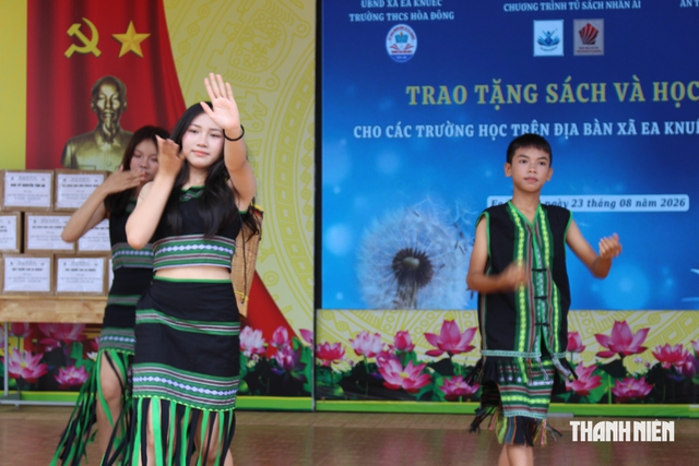 Chương trình Tủ sách Nhân ái - Ngôi nhà Trí tuệ đến với học sinh Ea Knuếc- Ảnh 1.