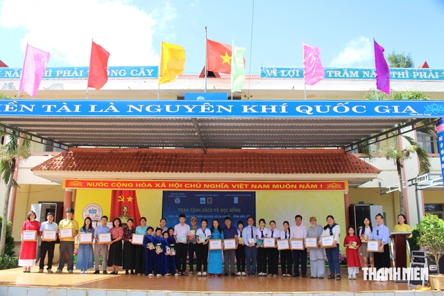 Chương trình Tủ sách Nhân ái - Ngôi nhà Trí tuệ đến với học sinh Ea Knuếc- Ảnh 2.