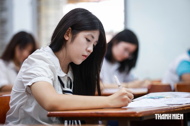 Kết quả tốt nghiệp THPT 2025-2026: Điểm m&ocirc;n ngữ văn 29/34 địa phương giảm, v&igrave; sao?  - Ảnh 2.