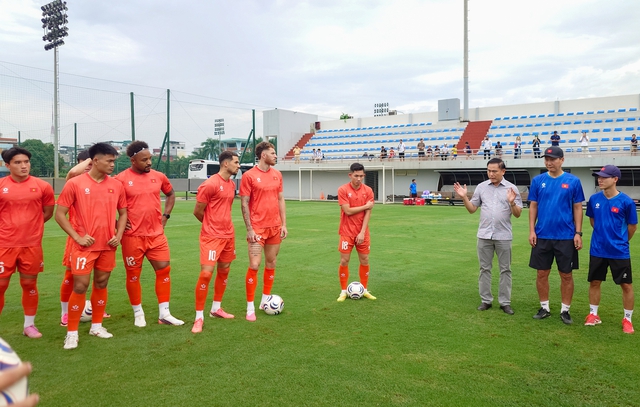 ‘Đội tuyển Việt Nam phải đặt chân lên mặt đất, Thái Lan sẽ khát khao phục thù'- Ảnh 1.