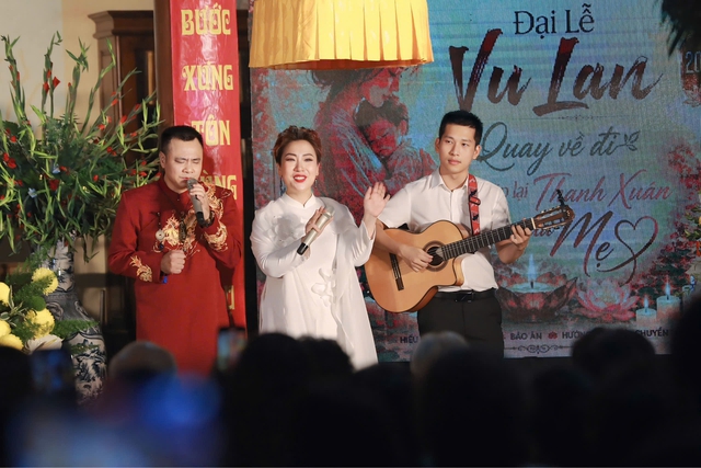 NSND Tự Long lần đầu song ca c&ugrave;ng Hiền Anh ca kh&uacute;c 'Mẹ y&ecirc;u con' - Ảnh 1.