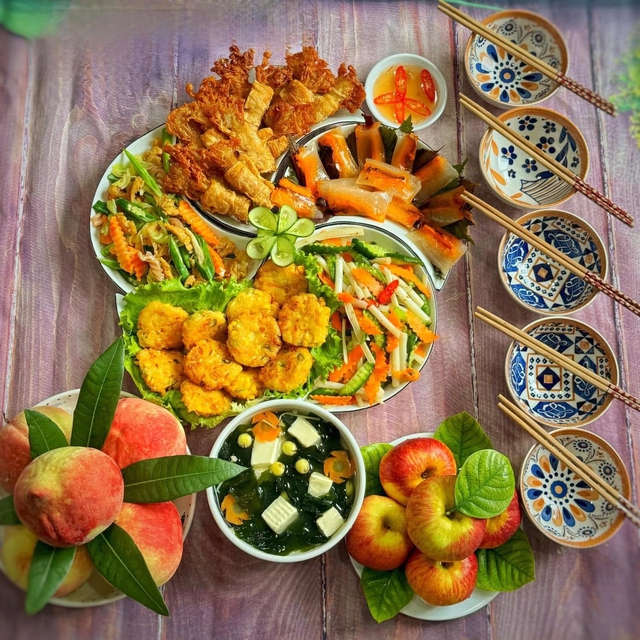 Ngắm những mâm cúng rằm tháng 7 được người Hà Nội tự tay chuẩn bị - Ảnh 5.
