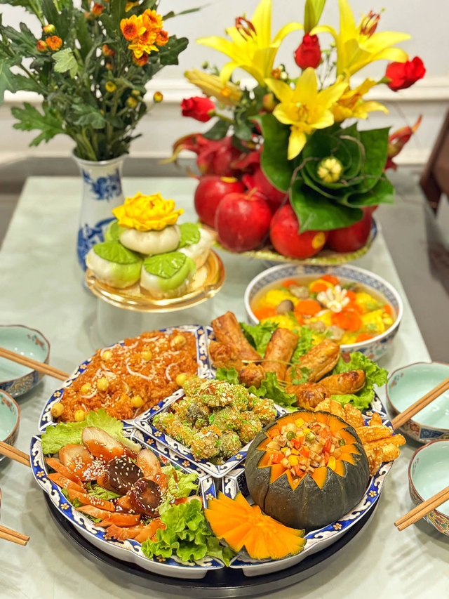 Ngắm những mâm cúng rằm tháng 7 được người Hà Nội tự tay chuẩn bị - Ảnh 4.