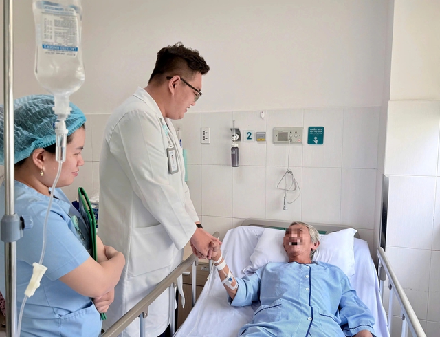 Bỏ qua vết loét nhỏ sau khi đi rừng, người đàn ông bị suy hô hấp cấp - Ảnh 2.