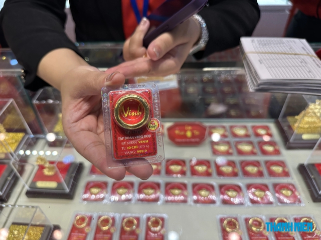 Giá vàng nhẫn Bảo Tín Minh Châu, Doji lên 154,5 triệu đồng/lượng, cao hơn vàng miếng SJC- Ảnh 1.