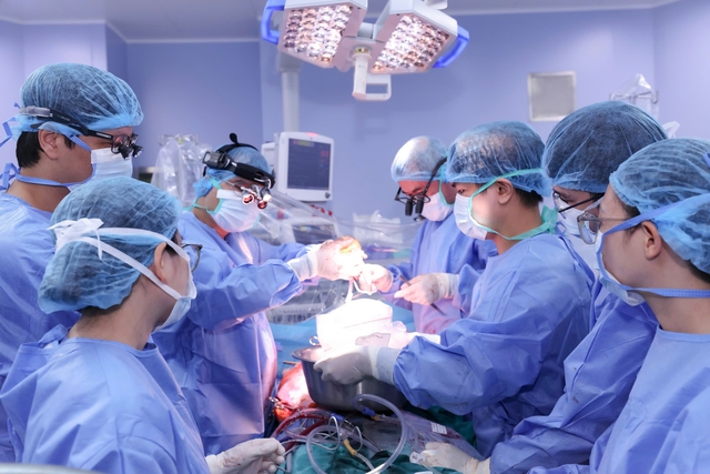 Nam bệnh nhân được ghép tim 2 lần - Ảnh 1.