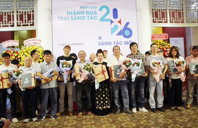 TP.HCM trưng bày cùng lúc 403 tranh, tượng, gốm của 335 tác giả- Ảnh 7.