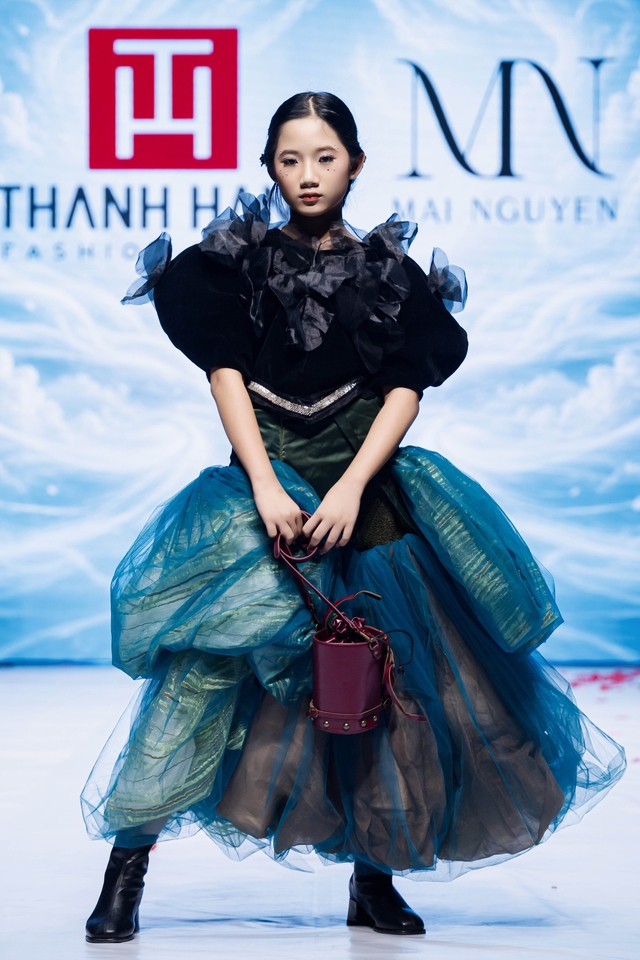 5 nhà thiết kế kể chuyện tuổi thơ trên sàn diễn mùa thu- Ảnh 9.