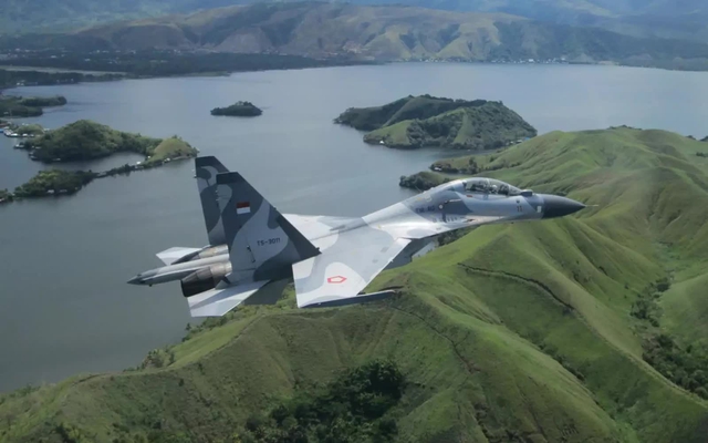 Tiêm kích Su-30MK2 của Không quân Indonesia lao khỏi đường băng- Ảnh 1.