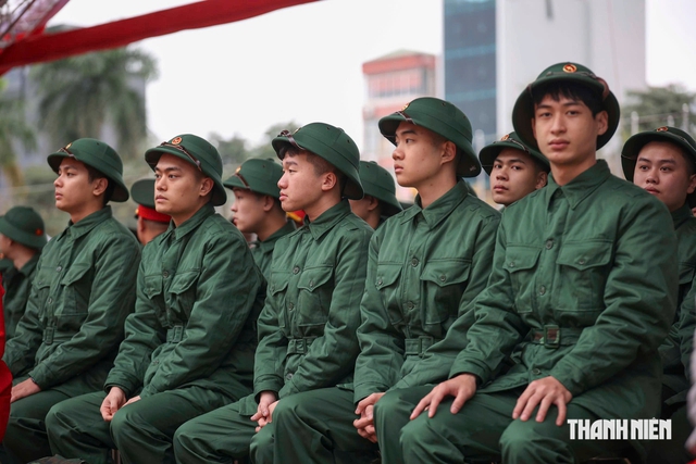Bộ Quốc phòng giải đáp 'tạm hoãn gọi nhập ngũ do hoàn cảnh khó khăn' - Ảnh 1.