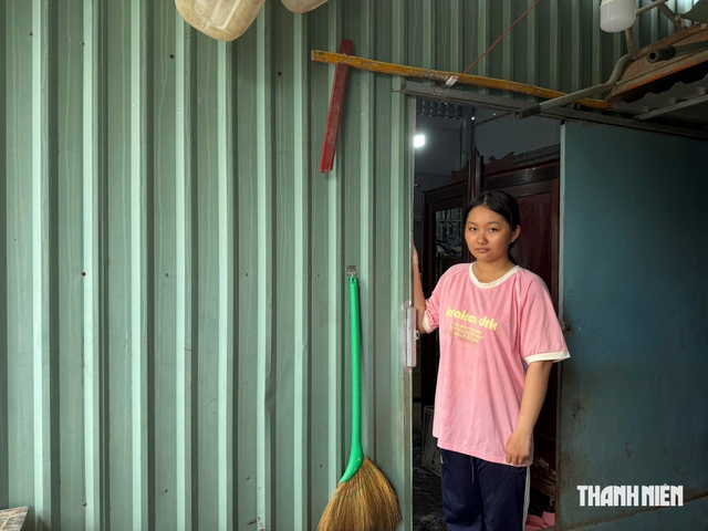 Cha bỏ đi, mẹ mất vì ung thư, nữ sinh nghèo lo giấc mơ đại học dang... - Ảnh 1.
